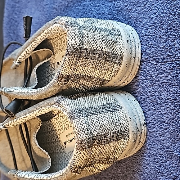 Memory foam Day Five similar to Hey Dude - Picture 2 of 3